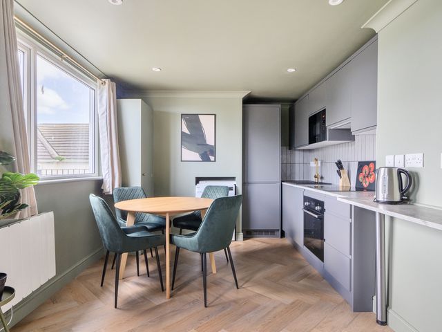 1 Bedroom Apartment Sleeps 2  Pets Welcome - 1207268 - photo 4