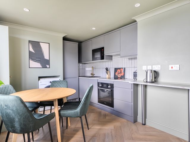 1 Bedroom Apartment Sleeps 2  Pets Welcome - 1207268 - photo 5