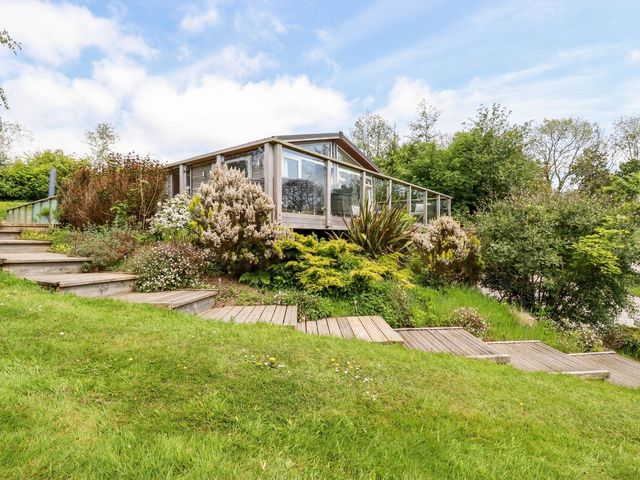 A house with a deck and garden at 4 Tree Tops in Liskeard