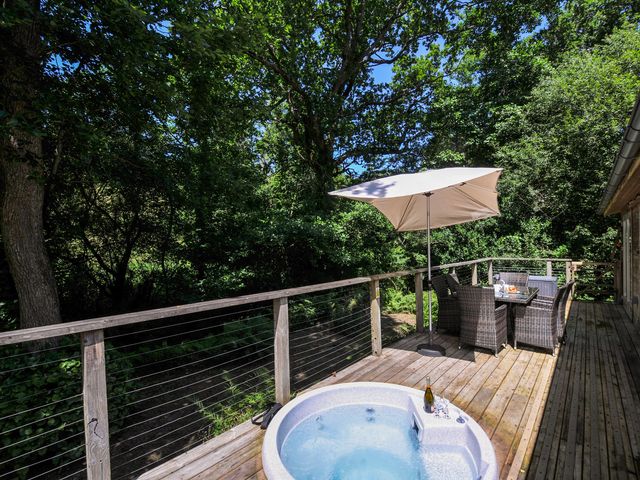 An outdoor area with a hot tub and seating at 1 Stonerush Valley Liskeard