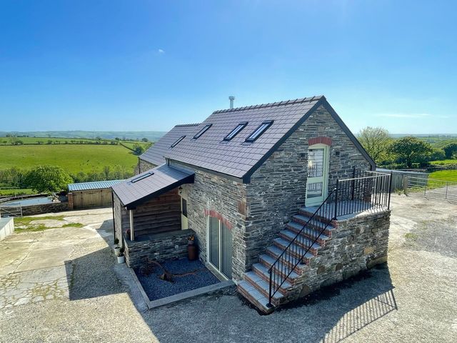 A house with steps and windows at The Cartbarn at Cadwgan Farm near Whitland