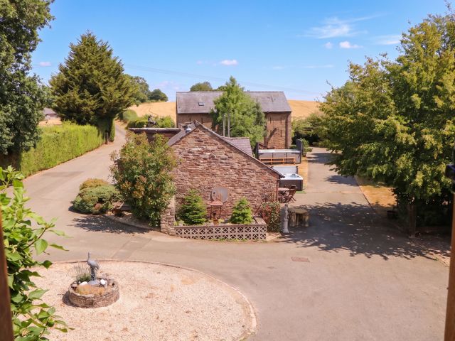 The Warm Hearth: 15 Acre Countryside Estate - 1207786 - photo 3