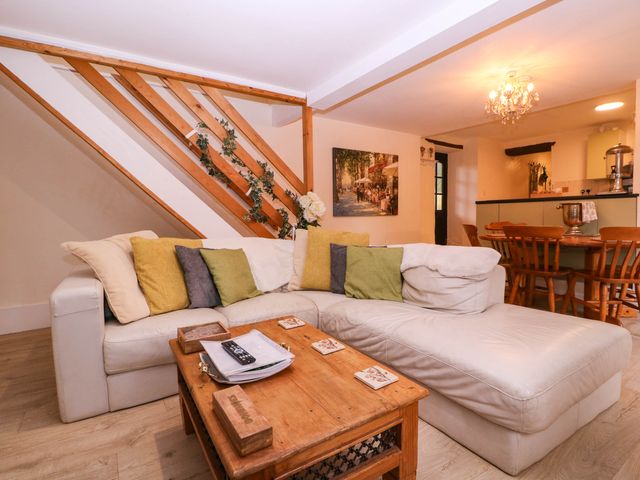 The Warm Hearth: 15 Acre Countryside Estate - 1207786 - photo 4