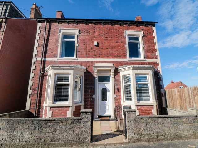 A house with front door and windows at Portobell House in Bridlington