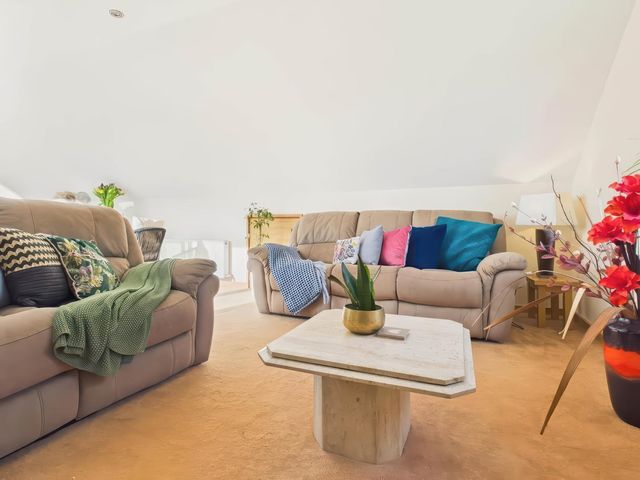 Apartment Sleeps 4 Enclosed Garden Pets Welcome - 1208293 - photo 3