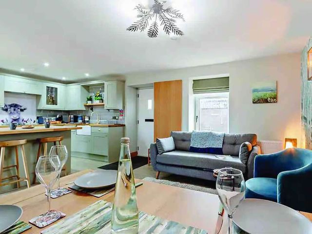 Cottage Sleeps 6 with Hot Tub and Bbq Hut - 1208297 - photo 2