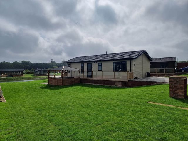 Pet Friendly 2Bed Luxury Lodge in Routh HotTub - 1208300 - photo 2
