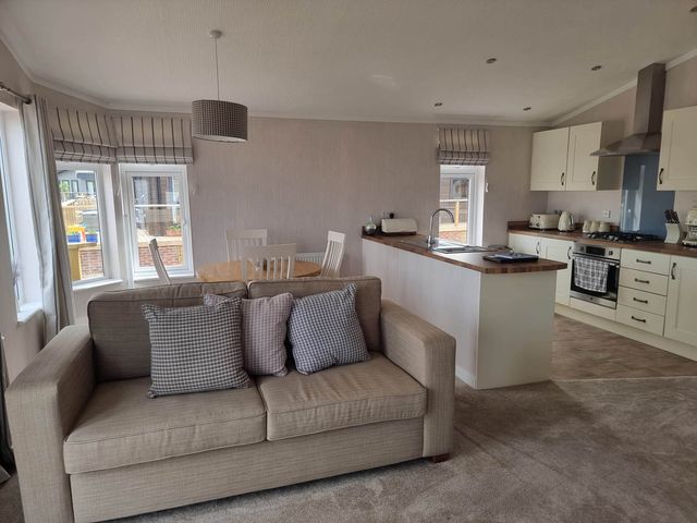 Pet Friendly 2Bed Luxury Lodge in Routh HotTub - 1208300 - photo 3
