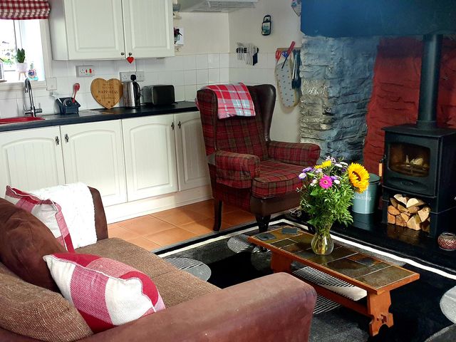 2 Bed House Sleeps 3 Pets Garden Parking - 1208324 - photo 2