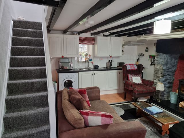 2 Bed House Sleeps 3 Pets Garden Parking - 1208324 - photo 4