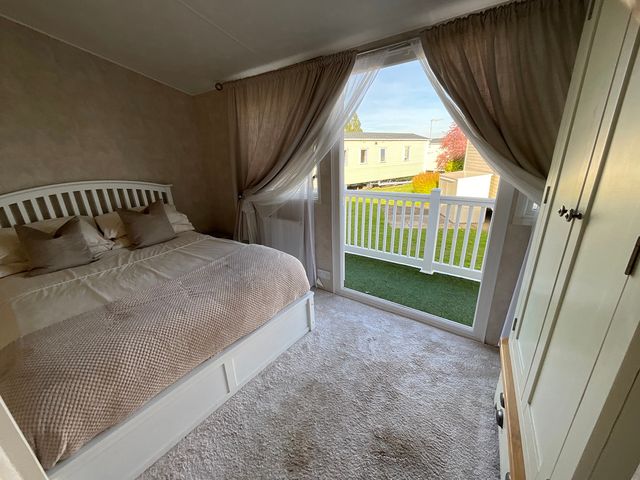 Seaview Caravan 2 Bedroom Sleeps 6  WiFi Smart Tv - 1208328 - photo 5