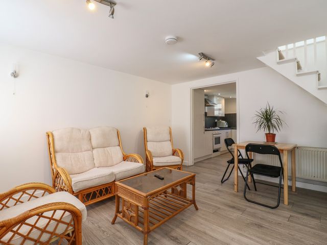 2B Granville Road - 1208359 - photo 3