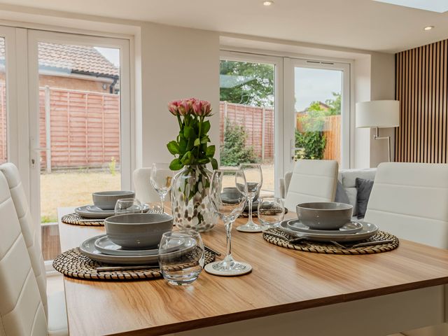 Loughborough Luxe Bungalow Retreat Sleeps 6 - 1209049 - photo 3