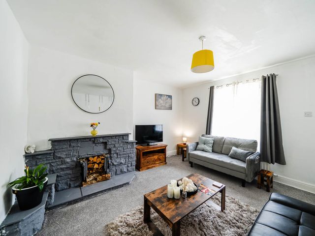 2 Bed House Sleeps 4 Garden Parking Wifi - 1209057 - photo 2