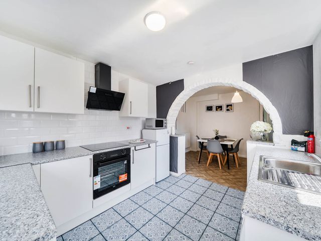 2 Bed House Sleeps 4 Garden Parking Wifi - 1209057 - photo 4