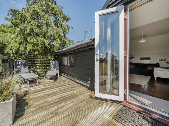Hayloft Sleeps 3 with Enclosed terrace - 1209063 - photo 2