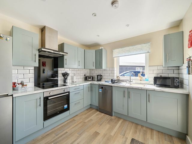 Seaside Chalet Retreat in Bridlington - 1209070 - photo 3