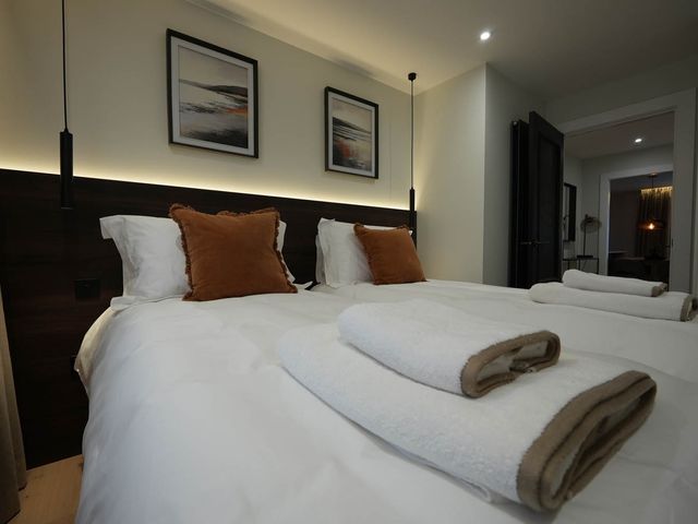 1st Floor Luxury 2Bed Apt Sleeps 6 - 1209072 - photo 3
