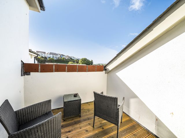 Apartment Sleeps 4 with Balcony and Parking - 1209075 - photo 4