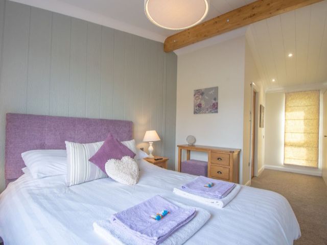 2 Bedroom Sleeps 4 Lodge Smart Tv Hot tub Dogs Ok - 1209086 - photo 5