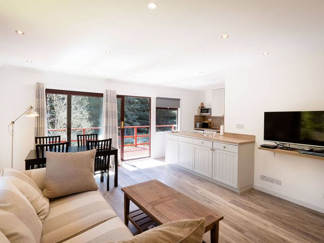 2 bedroom lodge with free WiFi and mountain view - 1209087 - photo 2