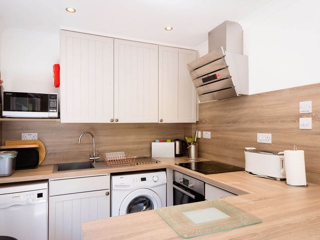 2 bedroom lodge with free WiFi and mountain view - 1209087 - photo 4