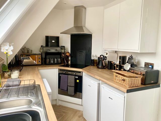 Central Tenby 3 Bed Apt Sleeps 6 to 8 Dog Friendly - 1209098 - photo 3