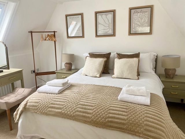 Central Tenby 3 Bed Apt Sleeps 6 to 8 Dog Friendly - 1209098 - photo 4
