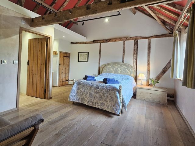 Pet Friendly 3Bed Barn Sleeps 7 Parking Garden - 1209101 - photo 5
