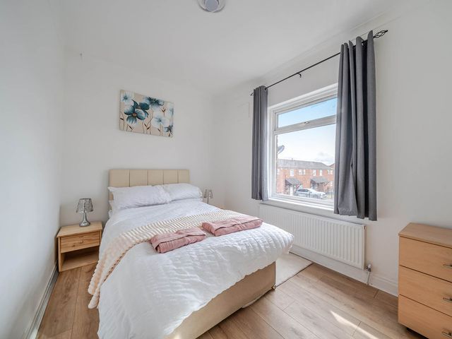 Cosy Hartlepool Home Sleeps 5 Pet Friendly WiFi - 1209104 - photo 3
