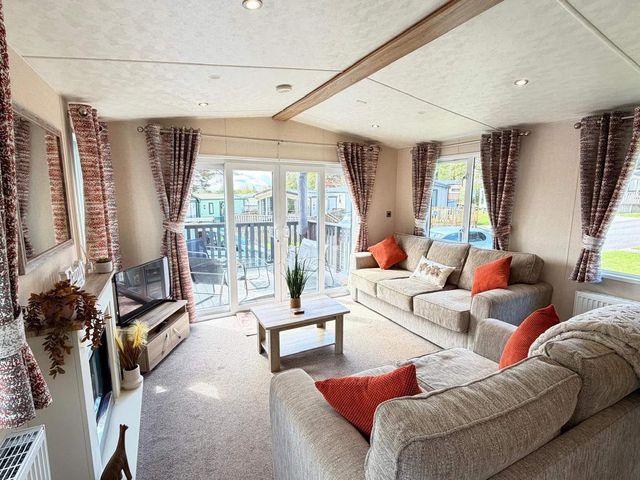 Lillardsedge Luxury Caravan Sleeps 6 with Parking - 1209123 - photo 2