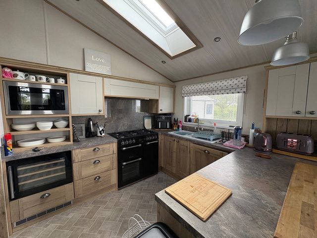 Harrogate Lodge Sleeps4 South Facing Decking - 1209130 - photo 2