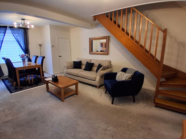 House Sleeps 5 with Parking and Garden - 1209133 - photo 2