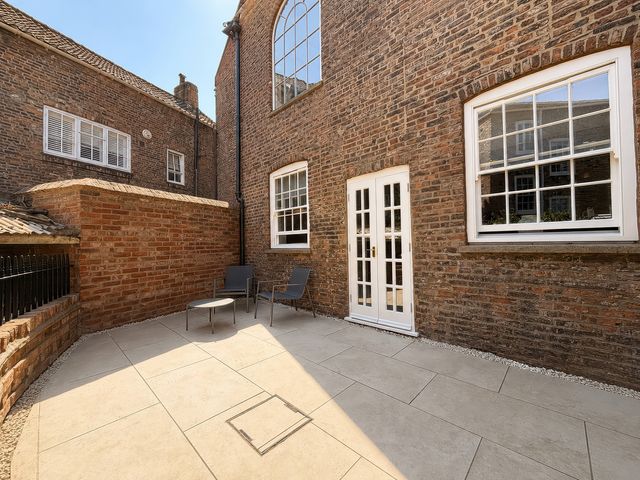 Preacher’s Yard Courtyard Apartment 2 - 1209179 - photo 5