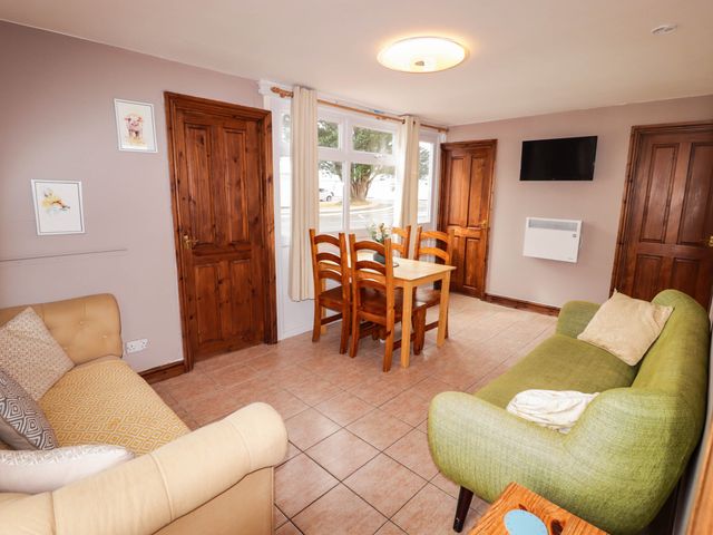 Chalet 242 Carmarthen Bay - 1209352 - photo 3