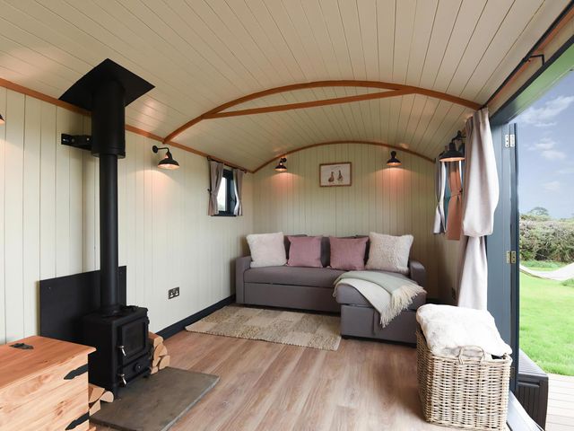 Shepherd Hut at Garden Cottage - 1209561 - photo 5