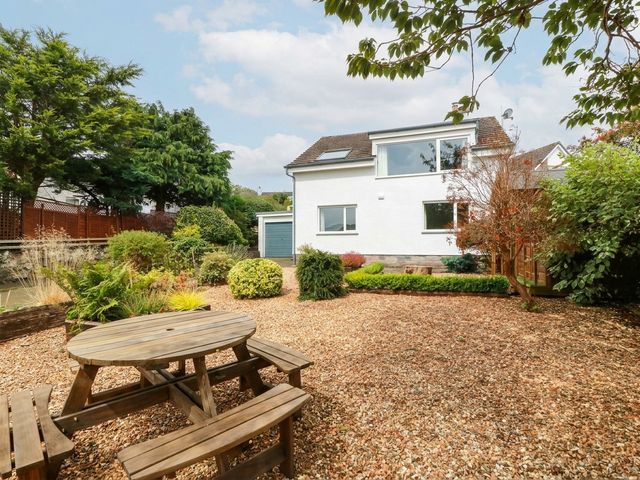 A garden with a table and chairs at Camusfearna in Dalbeattie