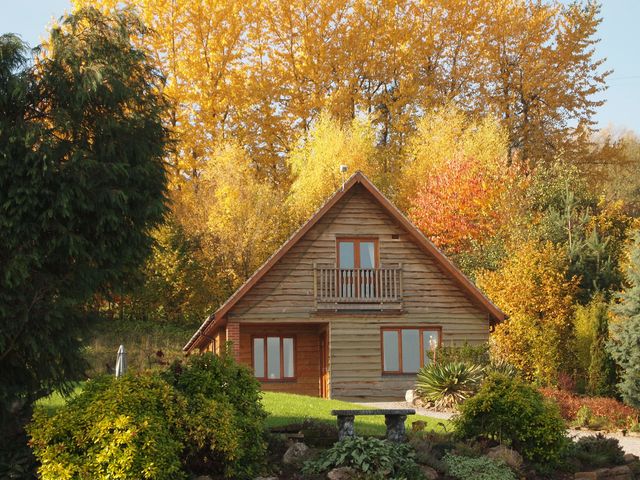 A house with a balcony and garden at Woodpecker in Worcester
