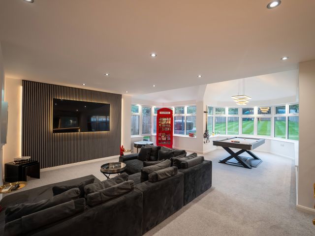 3 bed luxury home with hot tub, free parking and EV - 1209795 - photo 2