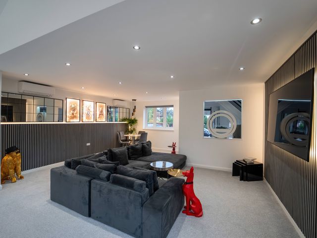 3 bed luxury home with hot tub, free parking and EV - 1209795 - photo 3