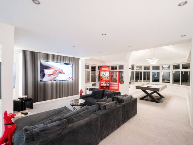 3 bed luxury home with hot tub, free parking and EV - 1209795 - photo 4