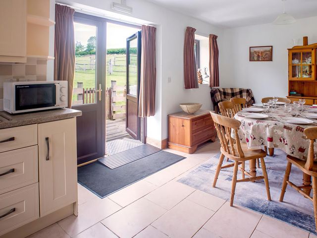 Accessible 4 Bed Barn, sleeping 8, Farm Stay - 1209979 - photo 5
