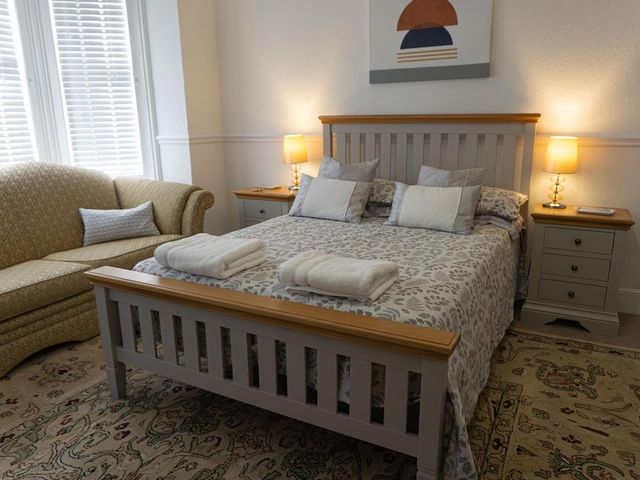 Lovely, spacious apartment sleeping 5 - 1209980 - photo 5