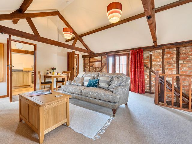 Barn Conversion Sleeps 2 with Parking - 1209984 - photo 3