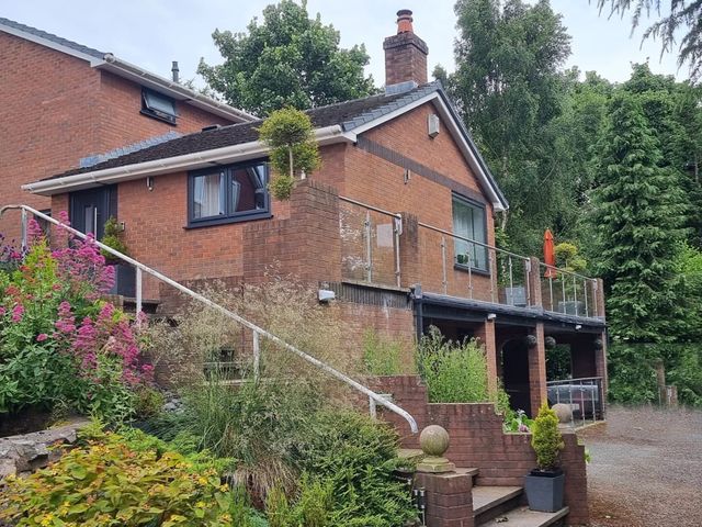 A house with a balcony and garden in Quiet, Modern Ground Floor Annex Near Theatr Clwyd Sychdyn