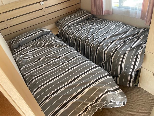4 Bed Caravan Sleeps 8 Pets WiFi Free Parking - 1210014 - photo 5