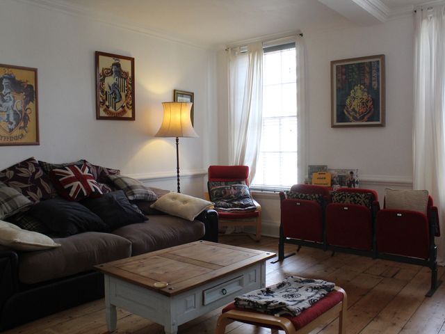 4 Bed House sleeps 7 in Leominster with WiFi - 1210016 - photo 2