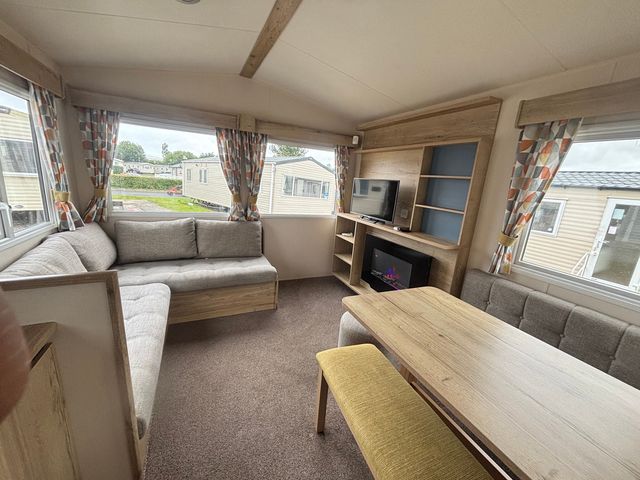 Caravan Sleeps 5 with Decking, Parking and Pet Friendly - 1210020 - photo 2