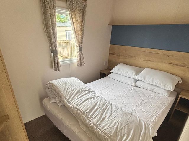 Caravan Sleeps 5 with Decking, Parking and Pet Friendly - 1210020 - photo 5