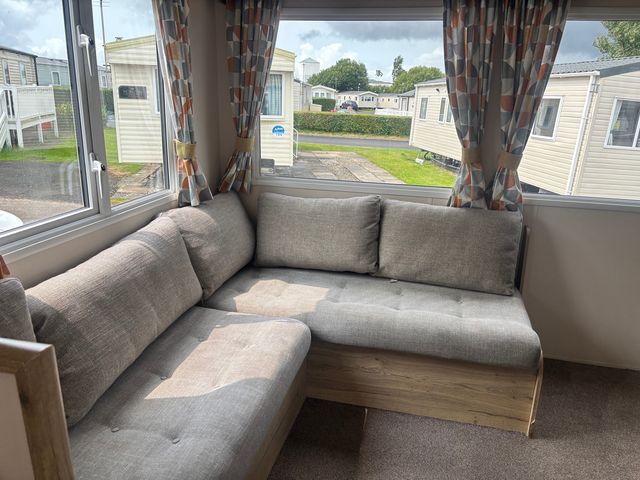 Caravan Sleeps 5 with Decking, Parking and Pet Friendly - 1210020 - photo 3